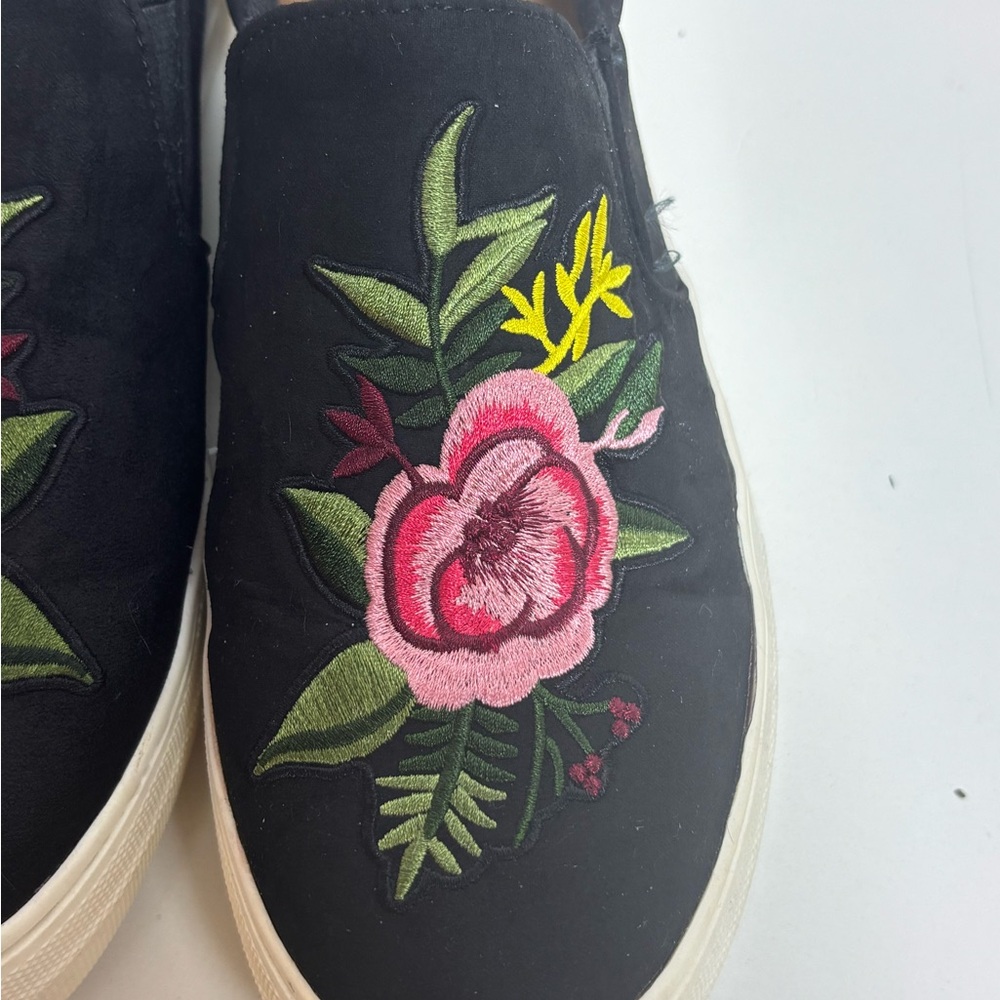 Big Buddha Black Floral Embroidered Slip-On Flats Women's Size 9 - Picture 3 of 8